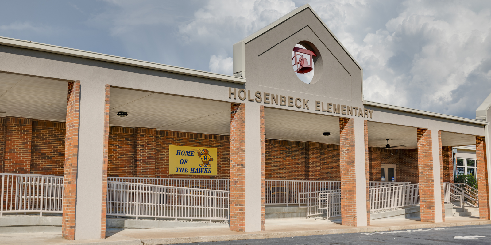 Holsenbeck Elementary School outside